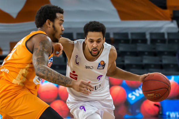 展的足球联 展的足球联