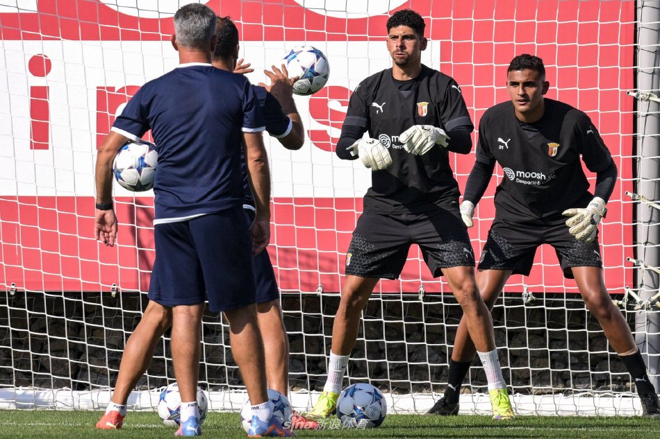 吸引了数十 吸引了数十